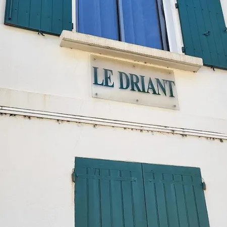 The Driant Is 50m And 150m From The Center